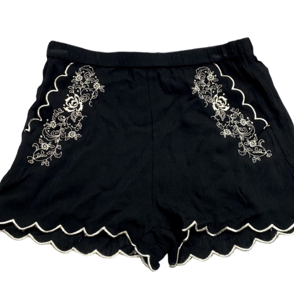Love Tree black scallop hem shorts size small new without tags - Picture 1 of 7